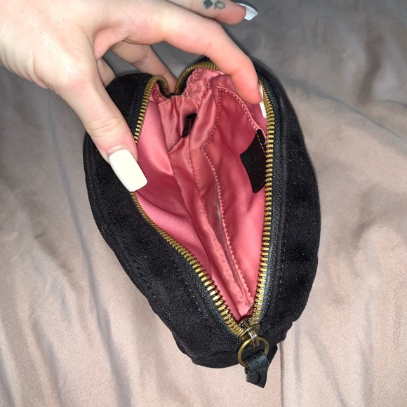 Gucci Velvet Belt Bag - Picture 2 of 11